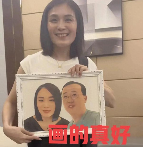 粤有钱 瑾汐二哥二嫂的正面照曝光，二哥和嫂子感情很好，养母搂着瑾汐