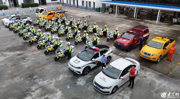 众合资本 保障国庆假期城区交通“主动脉”！青岛多部门举行联防联控应急处置演练暨百日整治行动出警仪式